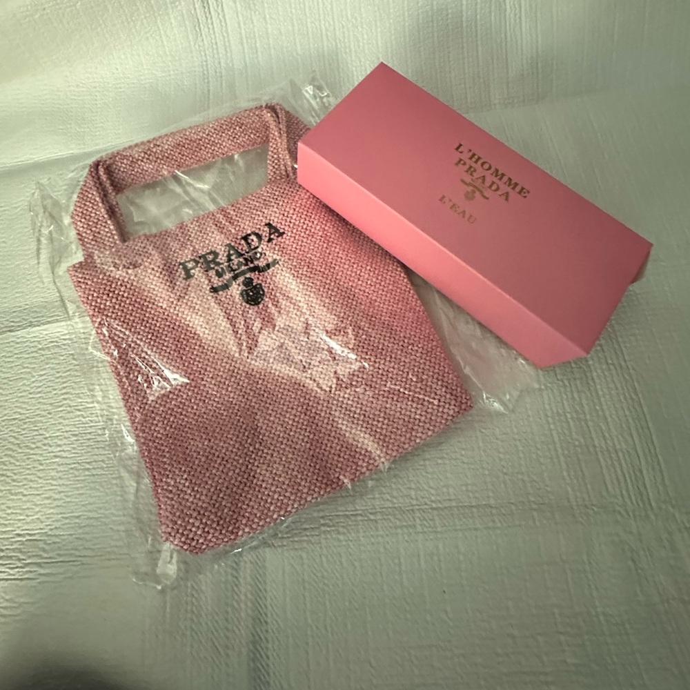 Prada Pink Straw Tote with Black Logo - Picture 4 of 14